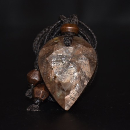 Large golden Star Sapphire Amulet Copper Macramé Necklace