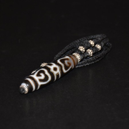 Vajra-Hook in Lotus Petal Brass Inlay Dzi Amulet Silver Macramé Necklace
