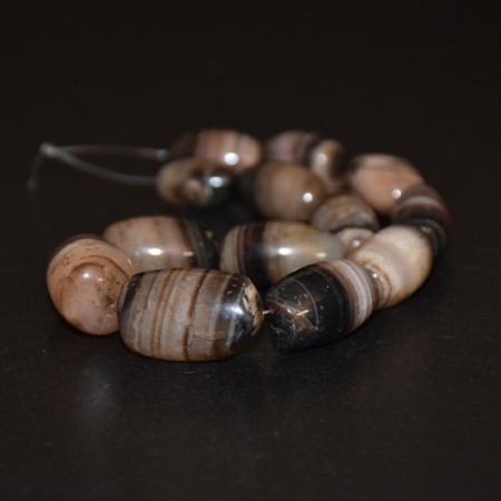 Small strand with graduated ancient agate beads
