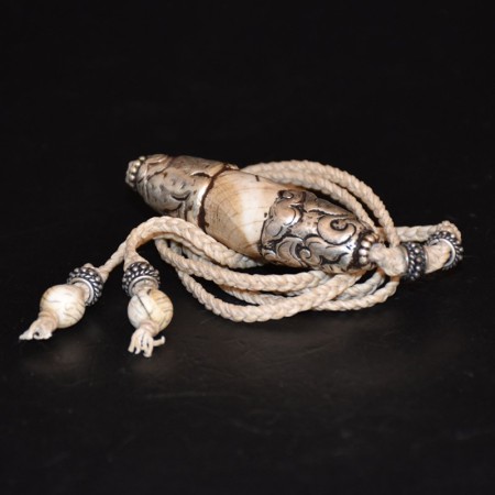 Antique large Conch Shell Silver Repousse Bead Silver Choker Macramé Necklace
