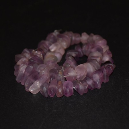 Alte violette Fluorit Chip Perlen aus Pakistan