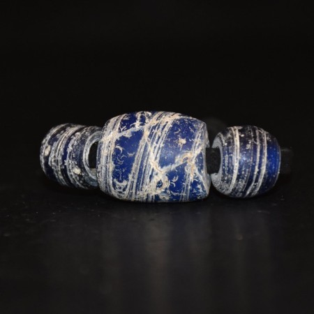 Drei seltene antike europäische blau Glasperlen 