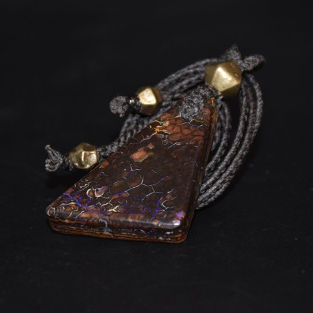 Grosses Koroit Boulder Opal Amulett Bronzeperlen Makramee Talisman Halskette