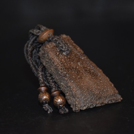 Grosses Fossil Schuppen-Amulett Makramee Halskette