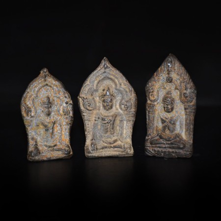 Drei antike Thai Buddha Amulette