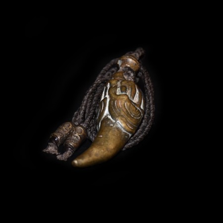 Antike Messing Löwen Zahn Amulett Makramee Halskette