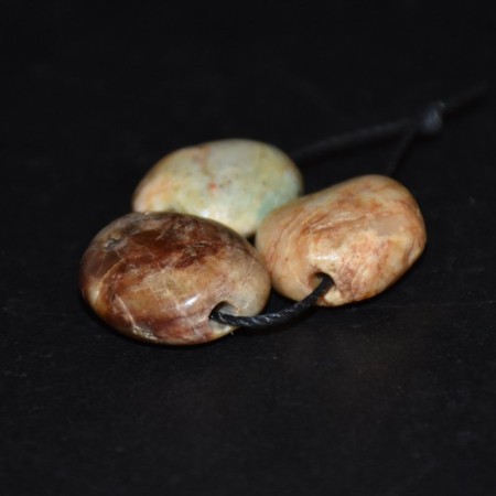 Drei antike flache Amazonit Perlen aus Mali