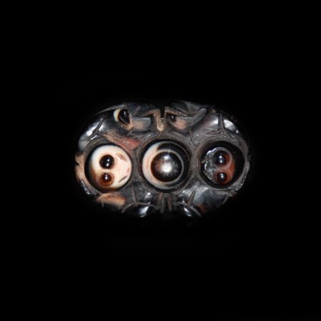 Seltenes geschnitztes tibetisches Augen-Achat Armband Amulett