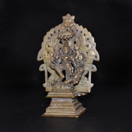 Antike Vishnu und Konsorte Statue mit Tempel