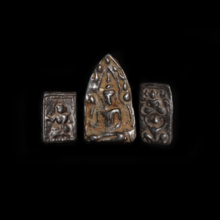 Drei antike Thai Buddha Amulette