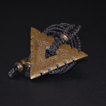 Antike Akan Tribe Triangel-Goldgewicht-Amulett Makramee Halskette
