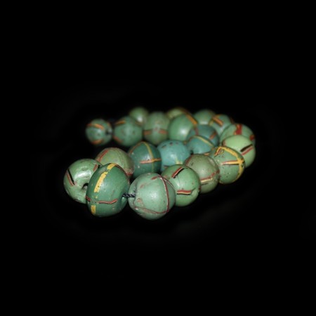 Strang mit antiken grünen King Trade Beads