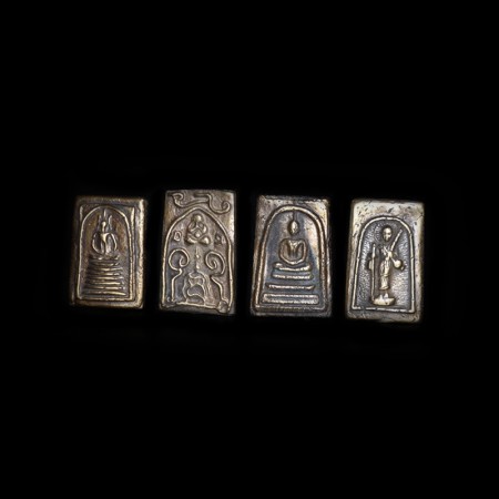 Vier antike Thai Buddha Messing Amulette