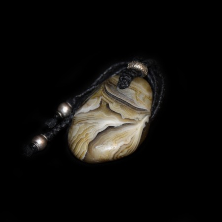 Yangtse "Rainflower Achate" Flussstein Talisman Makramé Silber Halskette