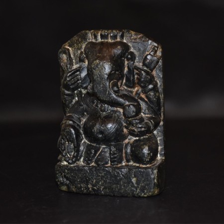 Antiker schwarzer Ganesha aus Stein