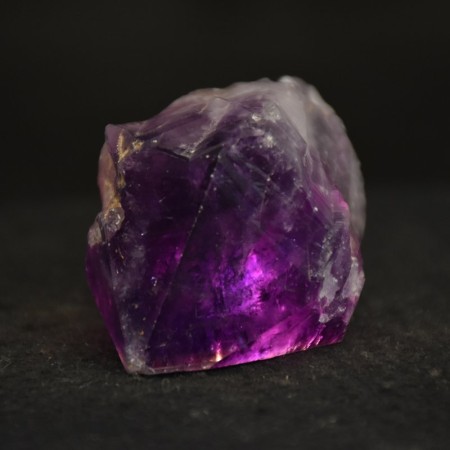 Grosser purpur-violetter Amethyst Kristall aus Brasilien
