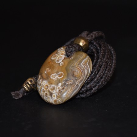 Yangtse "Rainflower Achat" Flussstein Messing Makramee Talisman Halskette