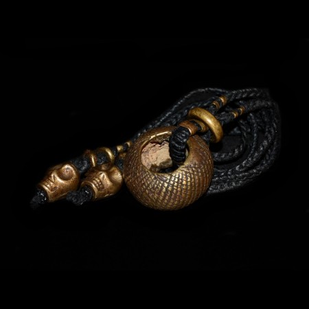Antikes ethiopisches Hochzeitsring-Amulet mit Messing Totenköpfe