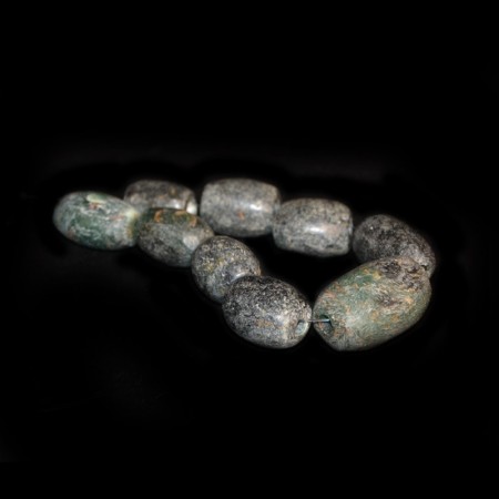 Antike Serpentin Perlen aus Nigeria