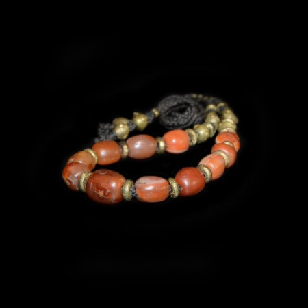 Halskette mit alten Karneol- und ethnischen Messingperlen