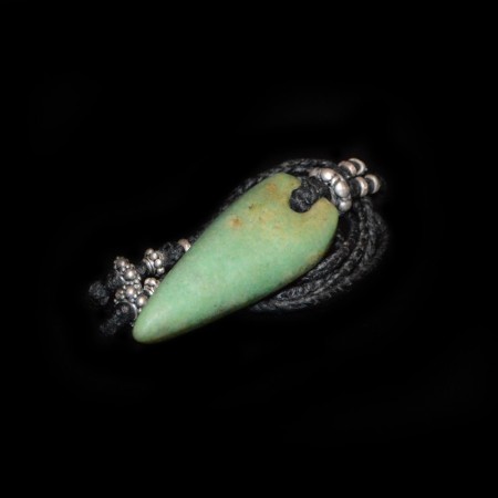 Seltener grüner neolithischer Amazonit Zahn Amulett Halskette